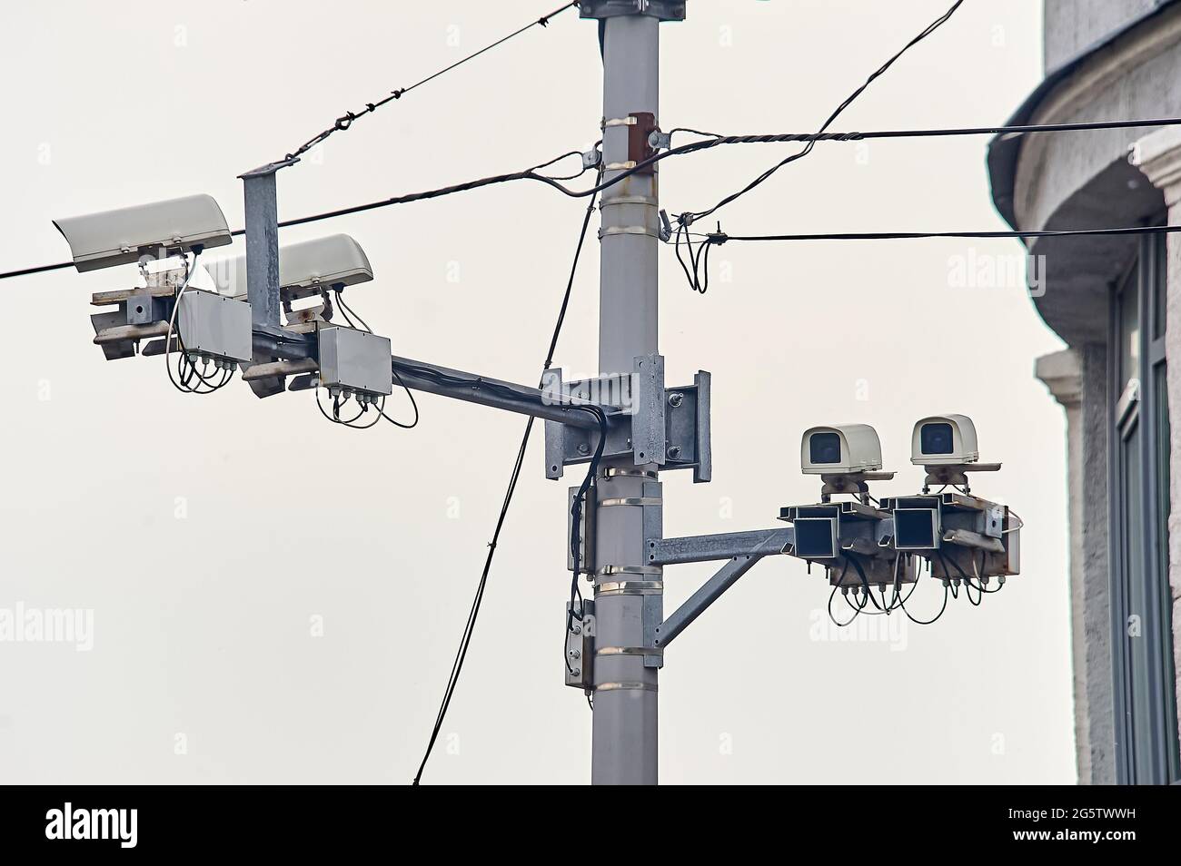 telecamera di videosorveglianza montata su un palo Foto Stock