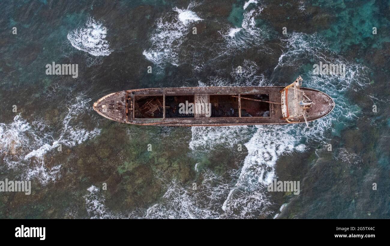 Naufragio Demetrios II a Chloraka, Paphos. Era una nave mercantile che era portata dalle onde e dalle correnti di mare e ha colpito contro le rocce nel Foto Stock