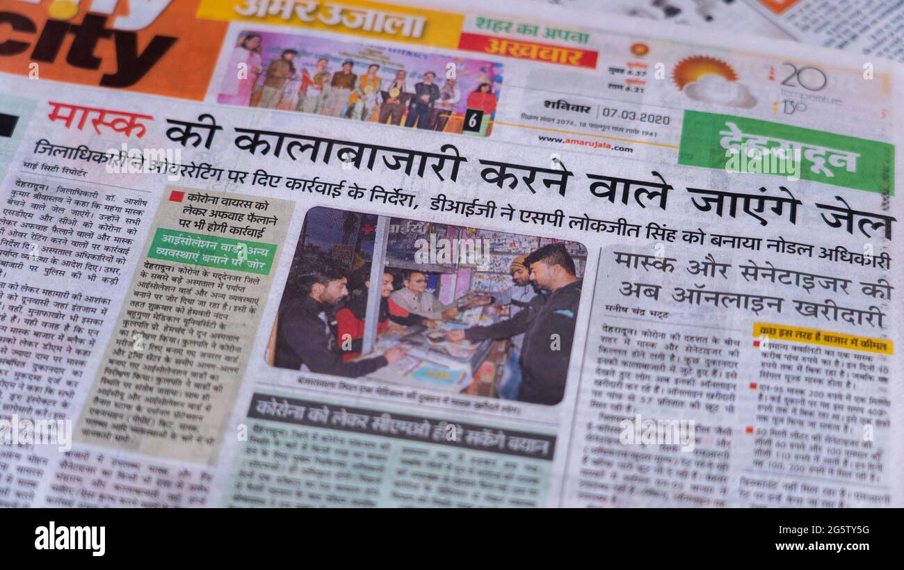 Dehradun, Uttarakhand India 28 giugno 2021. Hindi, Coronavirus COVID-19 News Headline nel giornale dell'India. Titoli del mese Marzo, Aprile 2020. Foto Stock