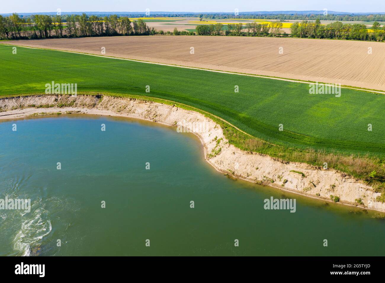 Vista aerea dell'erosione e delle ripide rive del fiume Drava, Croazia Foto Stock