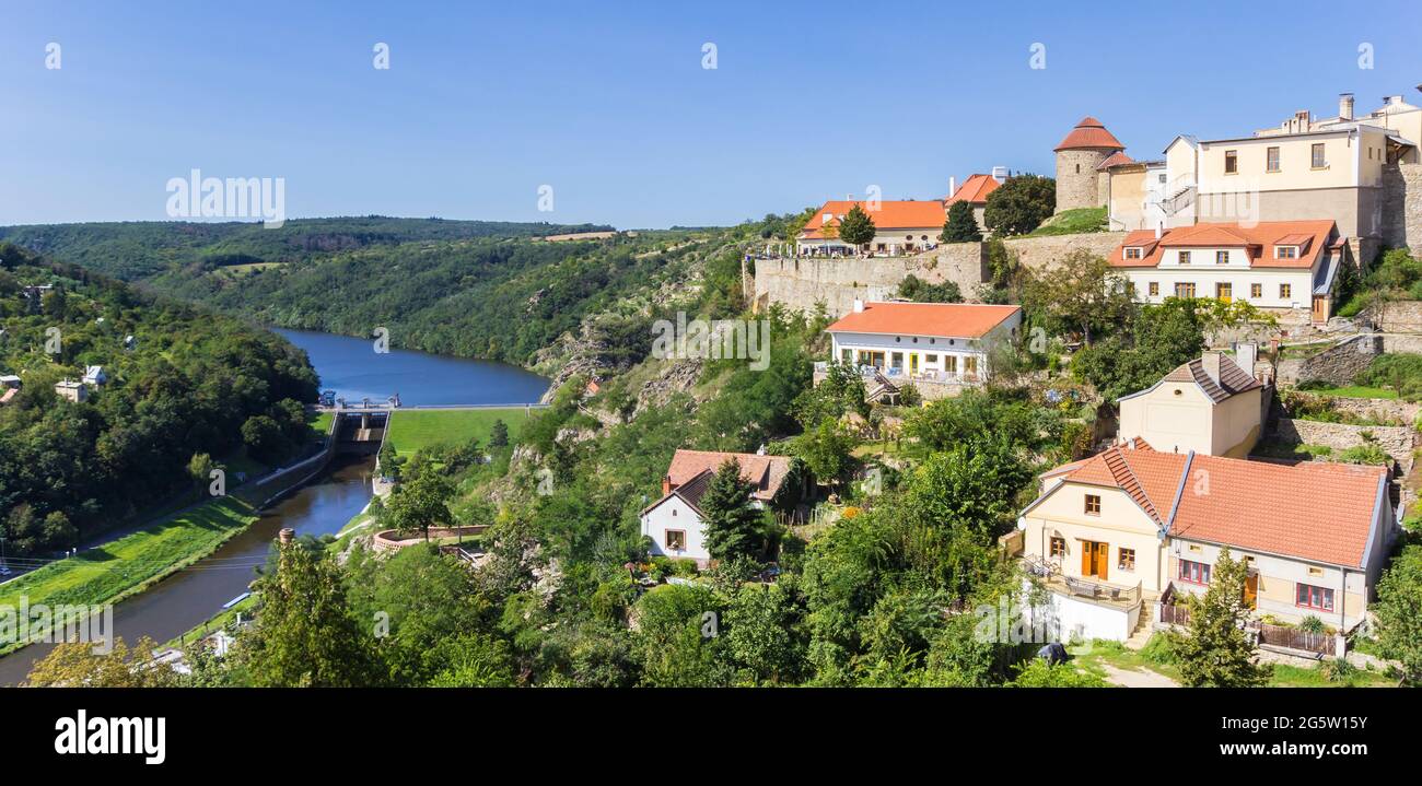 Panorama del castello che domina il paesaggio della Moravia a Znojmo, Repubblica Ceca Foto Stock