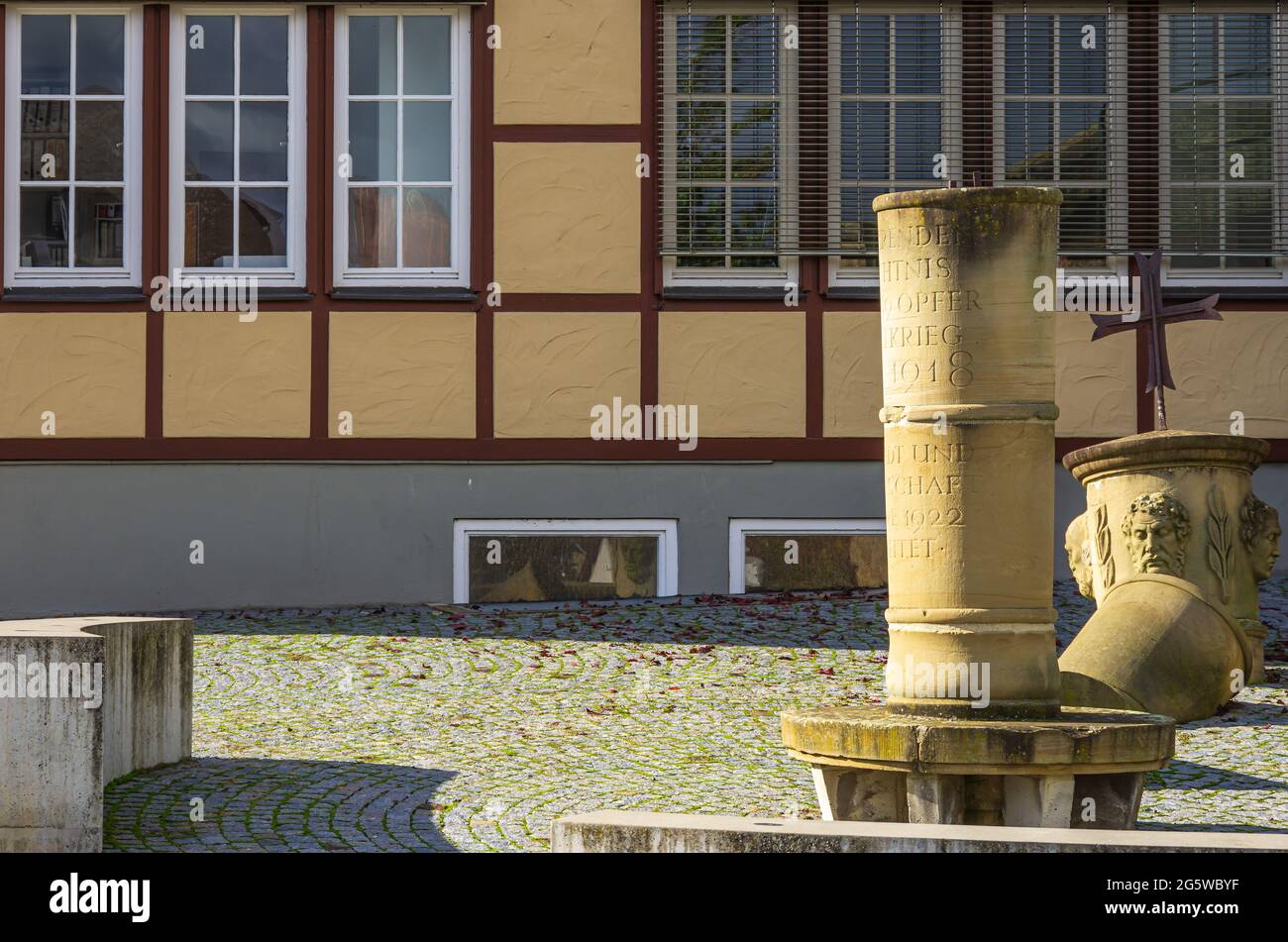 Lauffen am Neckar, Baden-Württemberg, Germania: Memoriale di guerra del 1922 per i caduti della prima guerra mondiale. Foto Stock