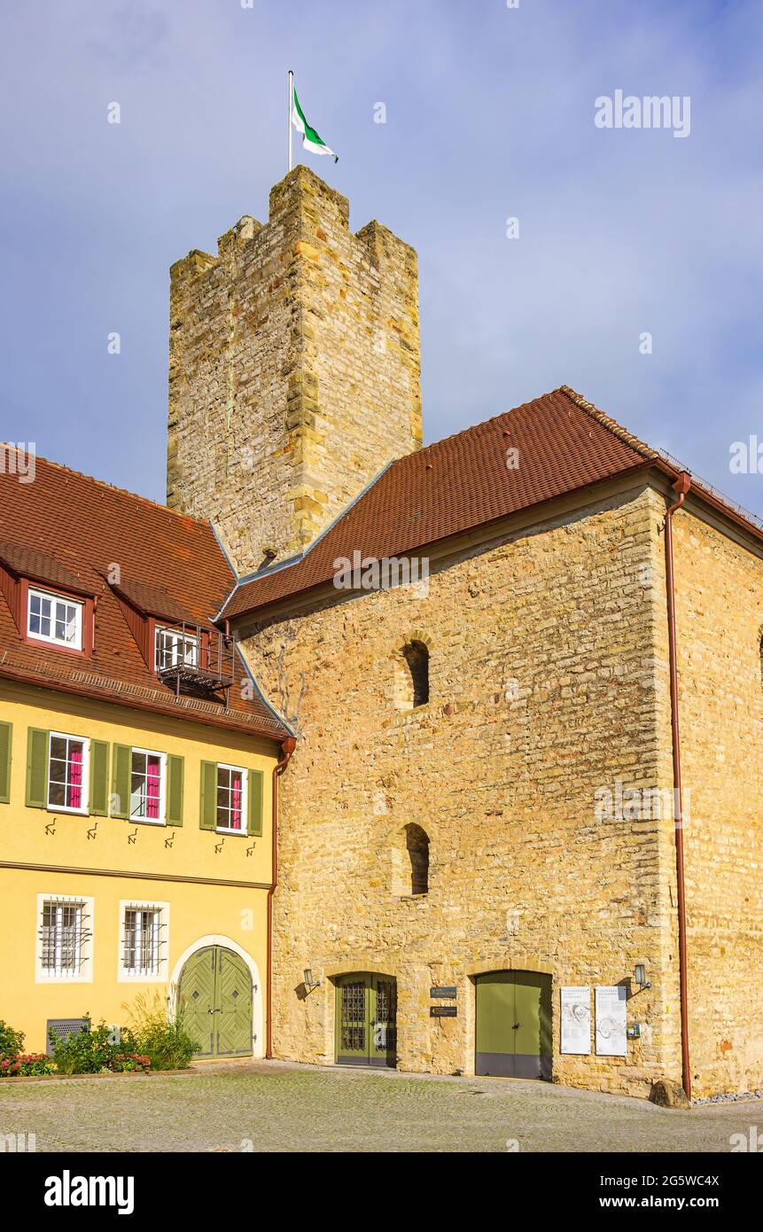 Lauffen am Neckar, Baden-Württemberg, Germania: Storico castello medievale di Grafenburg (Castello del Conte) e oggi municipio, cortile e museo del castello. Foto Stock