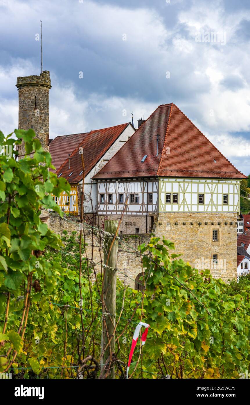 Oberes Schloss (Castello superiore), anche Obere Burg, un castello medievale in cima alla collina, a Talheim, Heilbronn Regione, Baden-Württemberg, Germania. Foto Stock