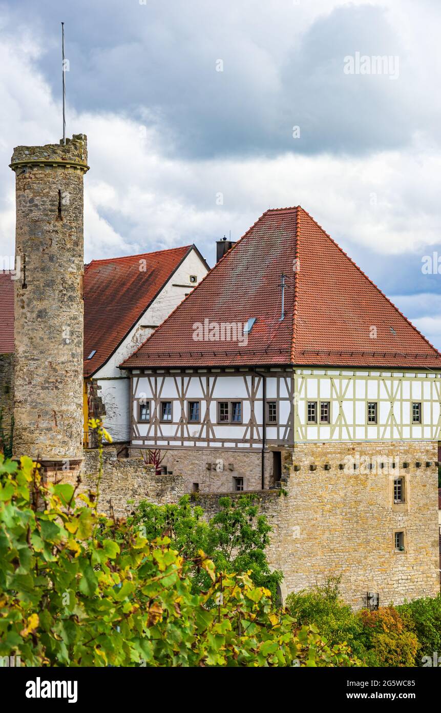 Oberes Schloss (Castello superiore), anche Obere Burg, un castello medievale in cima alla collina, a Talheim, Heilbronn Regione, Baden-Württemberg, Germania. Foto Stock