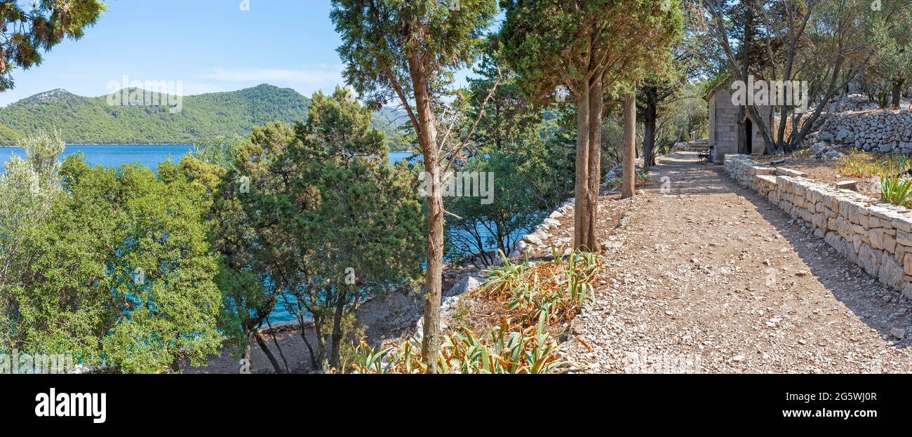 adriatico, architettura, blu, edificio, chiostro, costa, croazia, croazia costa, destinazione, europa, colline, storico, vacanze, isola, lago, riferimento anatomico Foto Stock