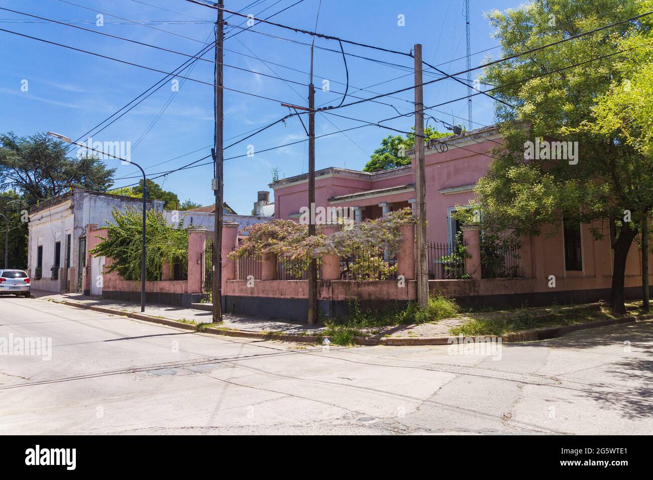 Vecchia casa rosa a San Antonio de Areco, provincia di Buenos Aires, Argentina Foto Stock