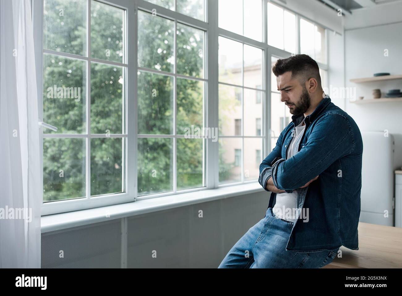 Sensazione di solitudine, depressione, problemi di lavoro e di salute, ansia e agorafobia Foto Stock