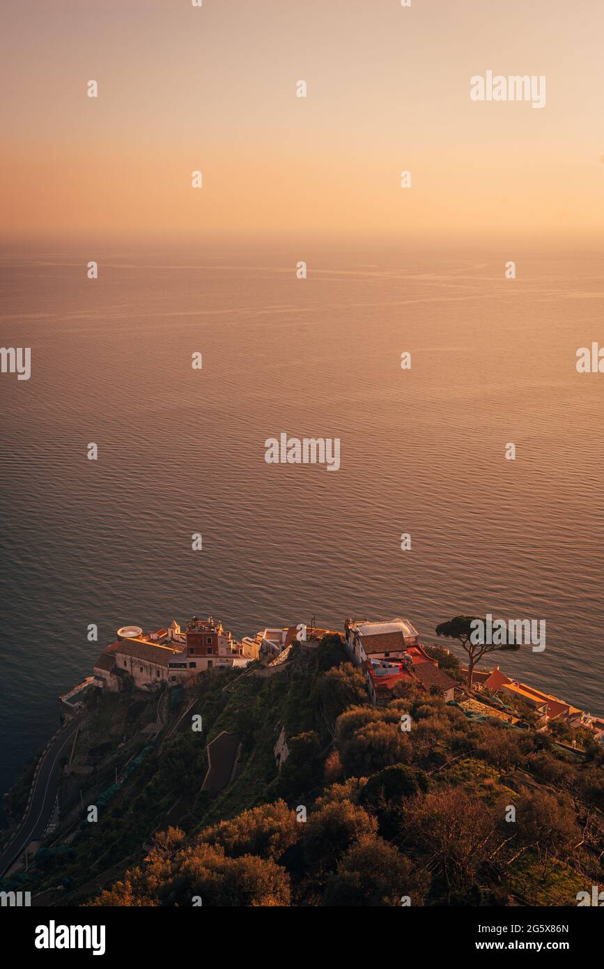 Tramonto sulla Costiera Amalfitana, Campania, Italia Foto Stock