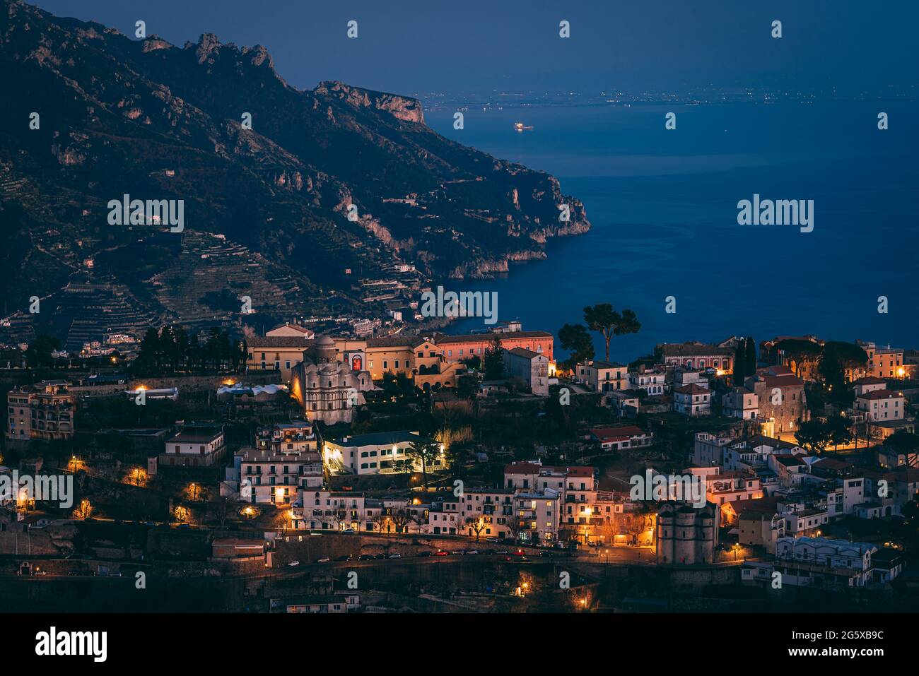 Vista di Ravello sulla Costiera Amalfitana, in Campania, Italia Foto Stock