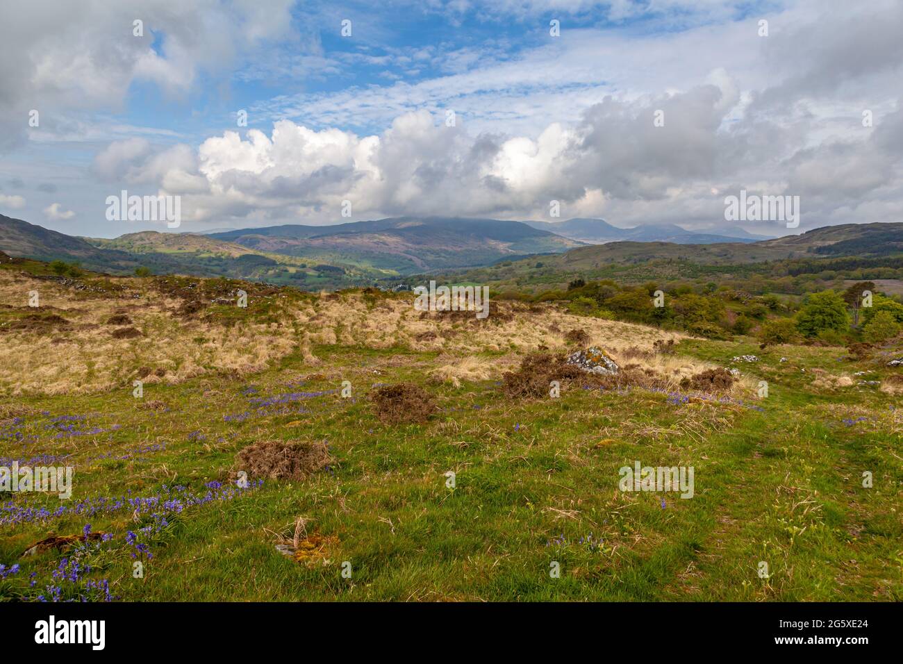 Formazioni di nuvole sulle montagne vicino a Llanfachreth, Snowdonia National Park Foto Stock