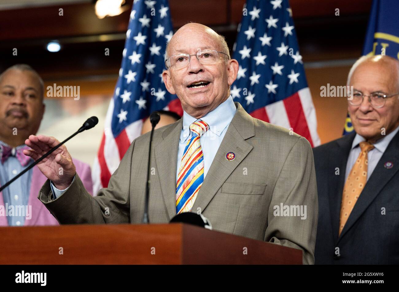 Washington, USA 30 giugno 2021. 30 giugno 2021 - Washington, DC, Stati Uniti: Rappresentante degli Stati Uniti Peter DeFazio (D-OR) parlando ad una conferenza stampa su H.R. 3684, l'investing in a New Vision for the Environment and Surface Transportation in America Act o L'INVEST in America Act. (Foto di Michael Brochstein/Sipa USA) Credit: Sipa USA/Alamy Live News Foto Stock