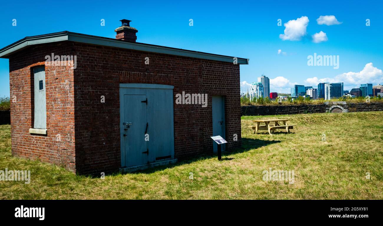 Field Forge Storage all'interno di Fort charlotte sull'isola di georges Foto Stock