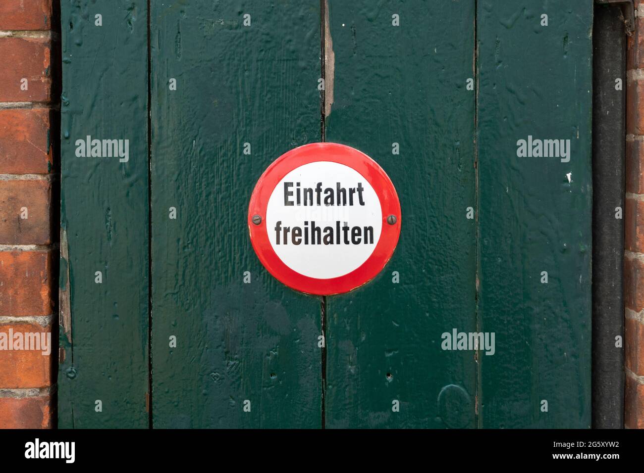 Tenere il segnale libero del vialetto di accesso Foto Stock