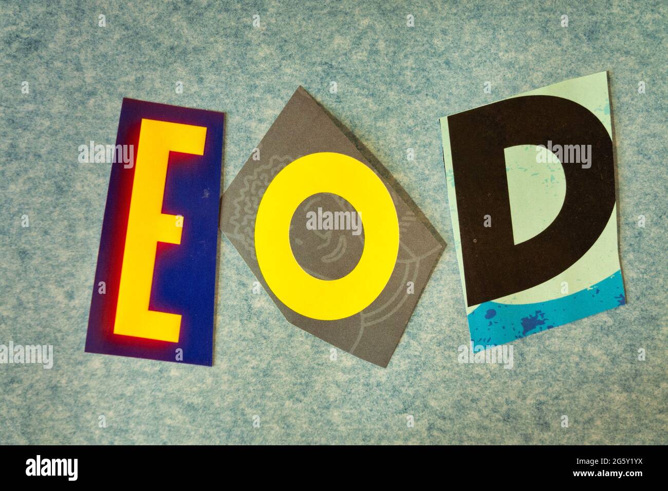 L'acronimo EOD è l'abbreviazione di 'End of Day' ed è scritto in Ransom note Style tipography, USA Foto Stock