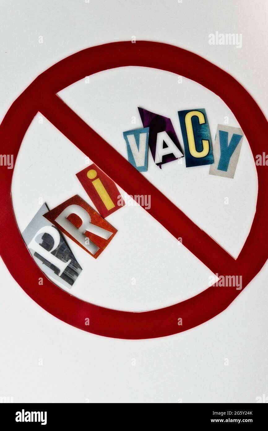 Il concetto di 'Cancel Privacy' utilizzando lettere cartacee ritagliate nella tipografia dell'effetto di nota in riscatto all'interno dell'International NO Symbol, USA Foto Stock