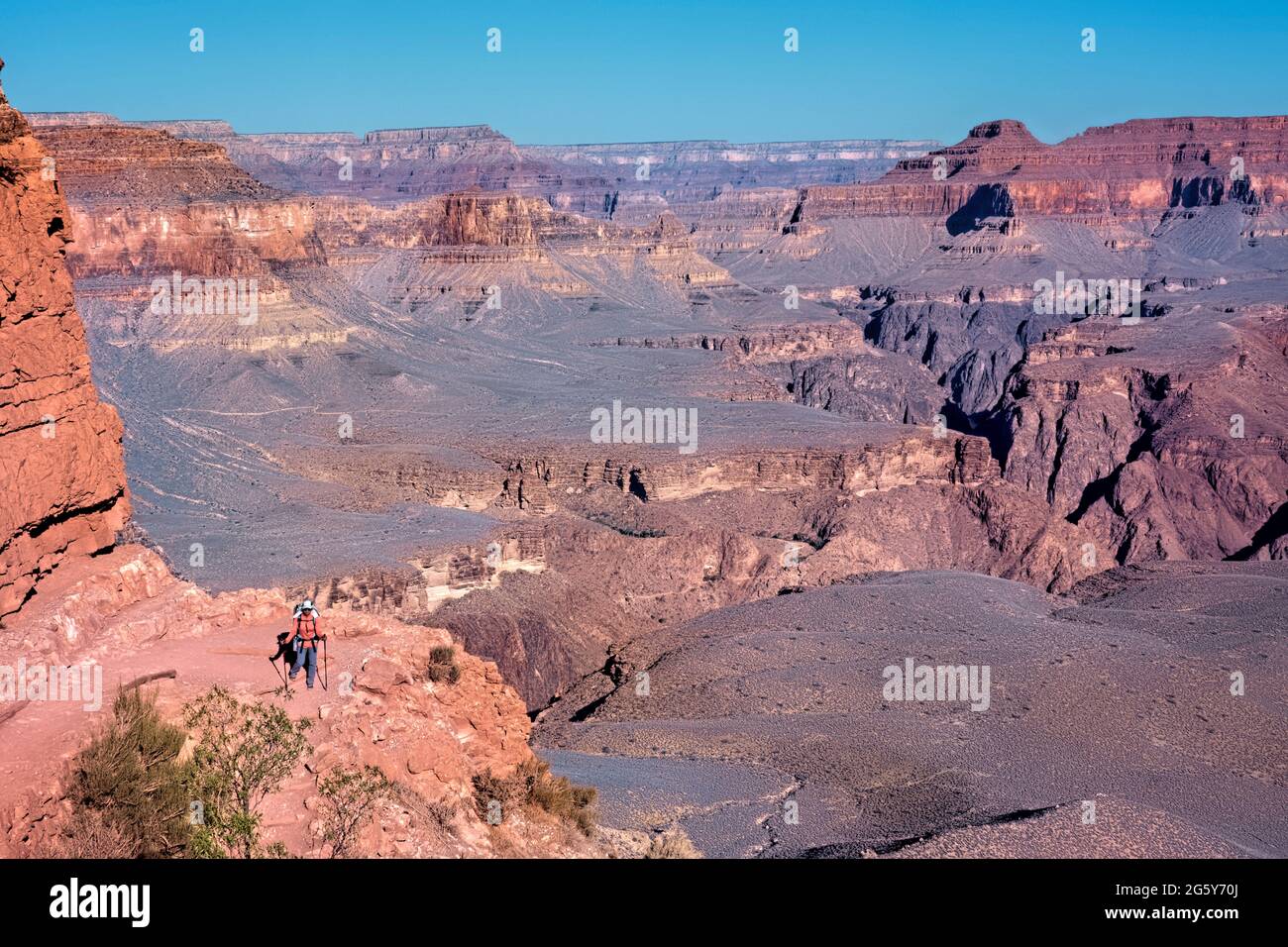 La vista che scende lungo il North Kaibab Trail, il Grand Canyon National Park, Arizona, U.S.A Foto Stock