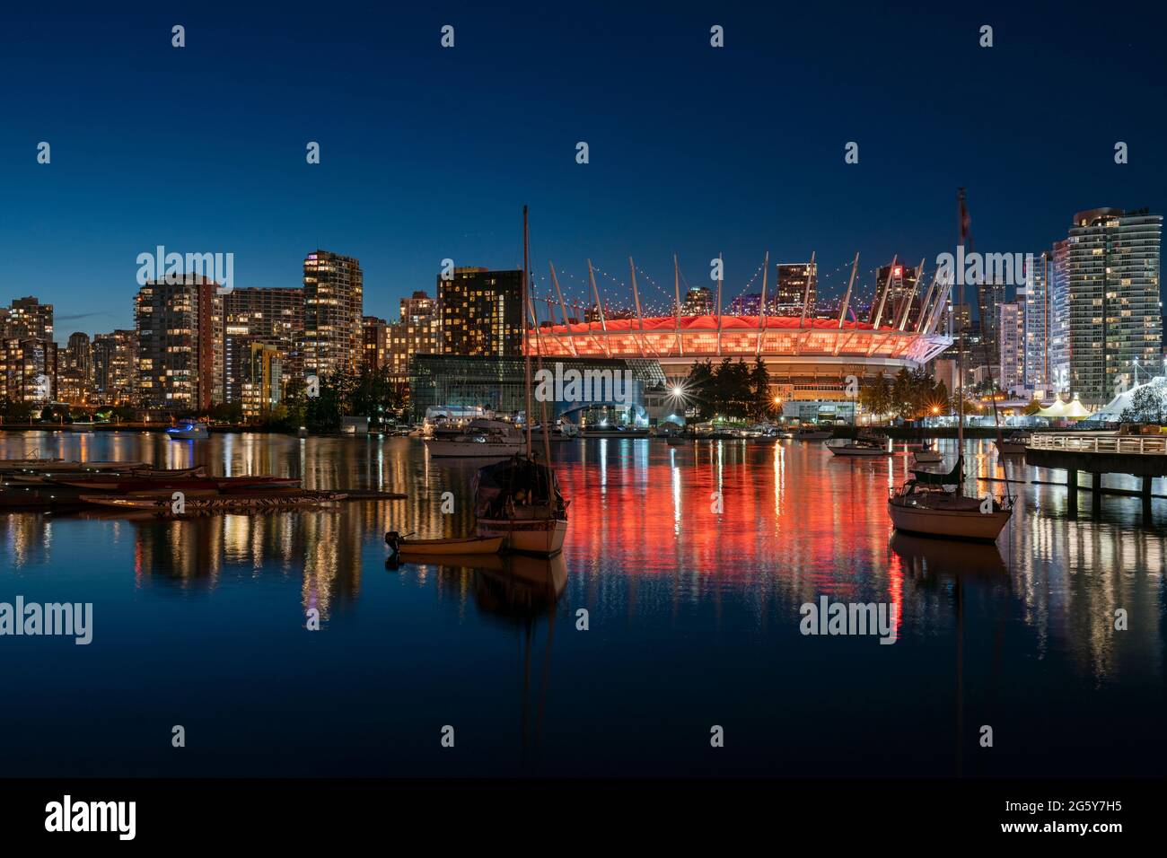 Vista notturna del BC Place Stadium di Vancouver, Canada Foto Stock