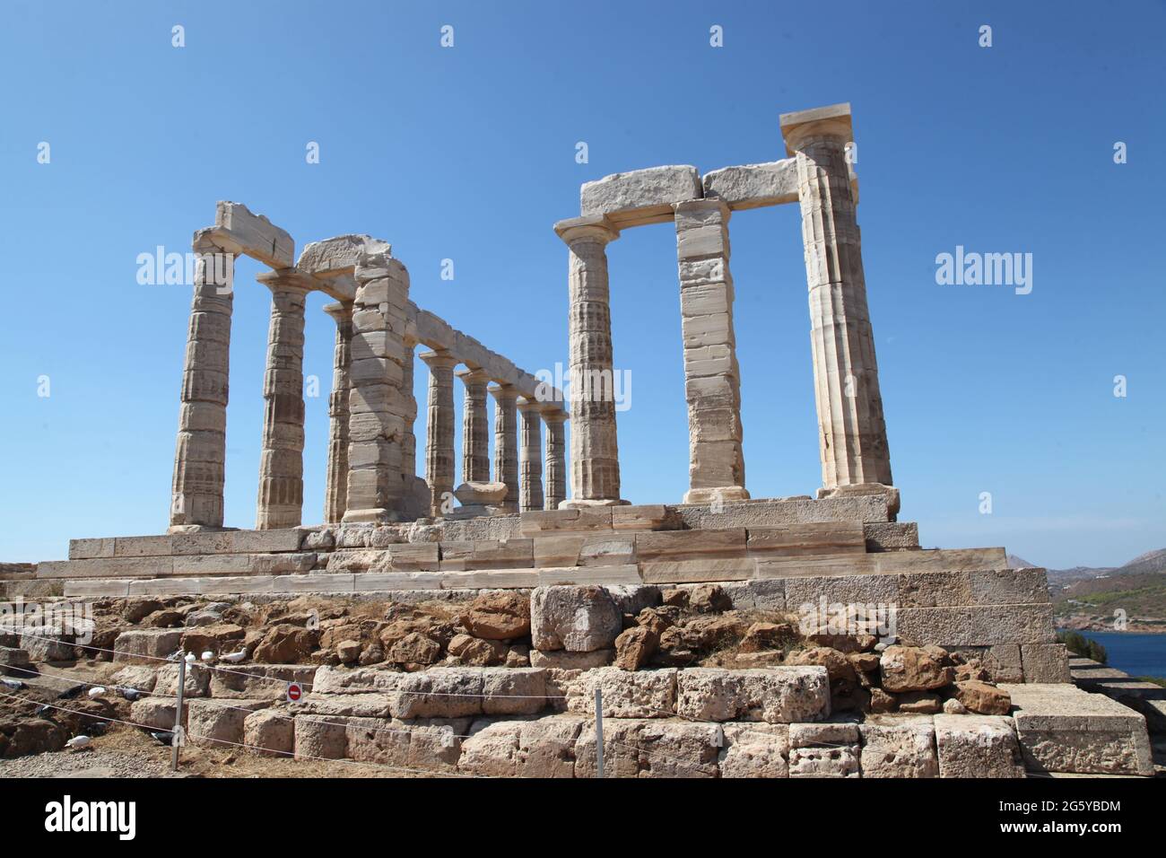 Si pensa che il tempio sia stato costruito da Iktinos, l'architetto del Tempio di Efesto nell'antica Agora di Atene. Foto Stock