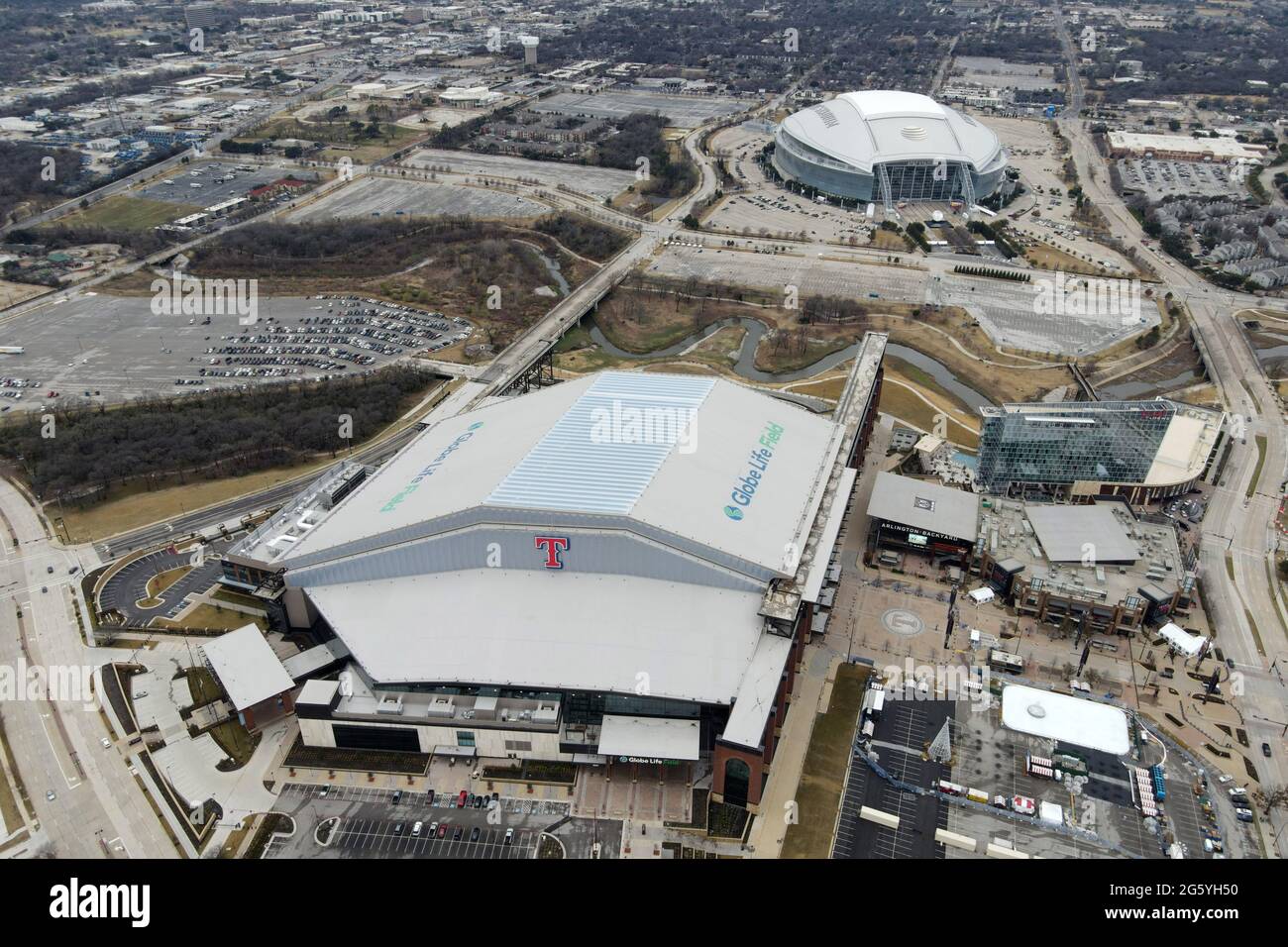 Una vista aerea del Globe Life Field e DELLO STADIO AT&T, venerdì 1 gennaio 2021, ad Arlington, Text. Foto Stock