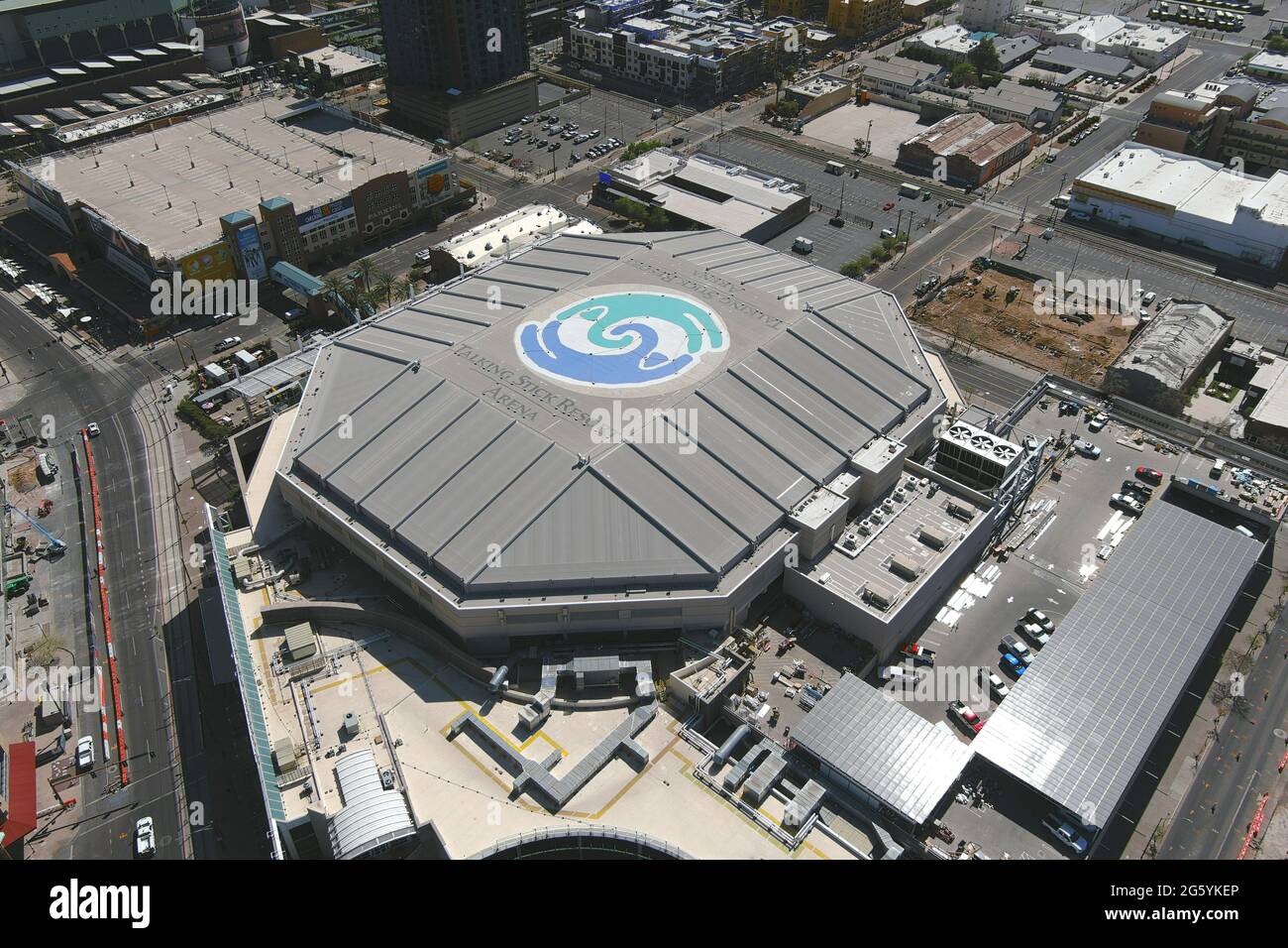 Una vista aerea della Phoenix Suns Arena, martedì 2 marzo 2021, a Phoenix. Foto Stock