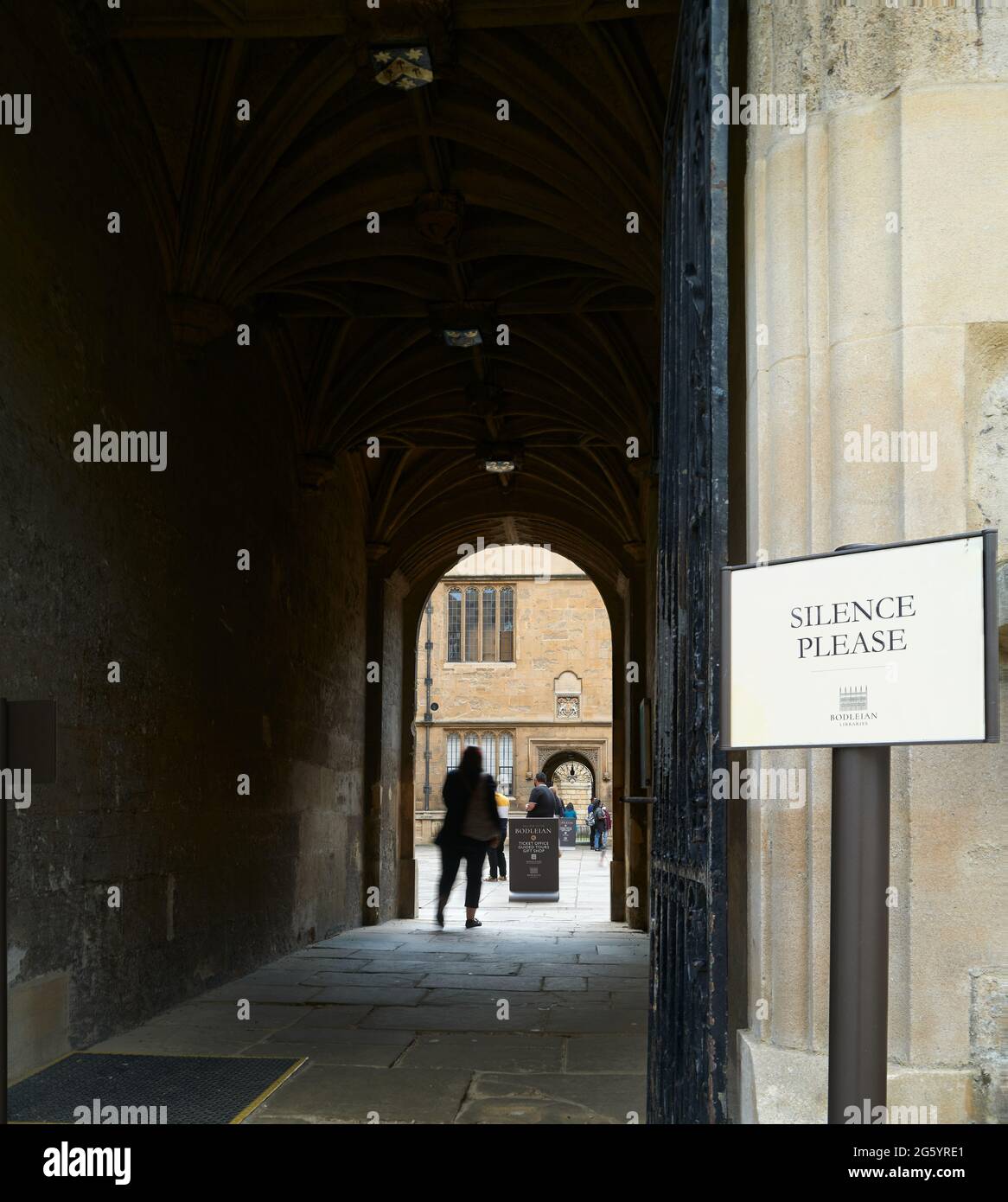 Passaggio d'ingresso alla biblioteca Bodleian, università di Oxford, Inghilterra. Foto Stock