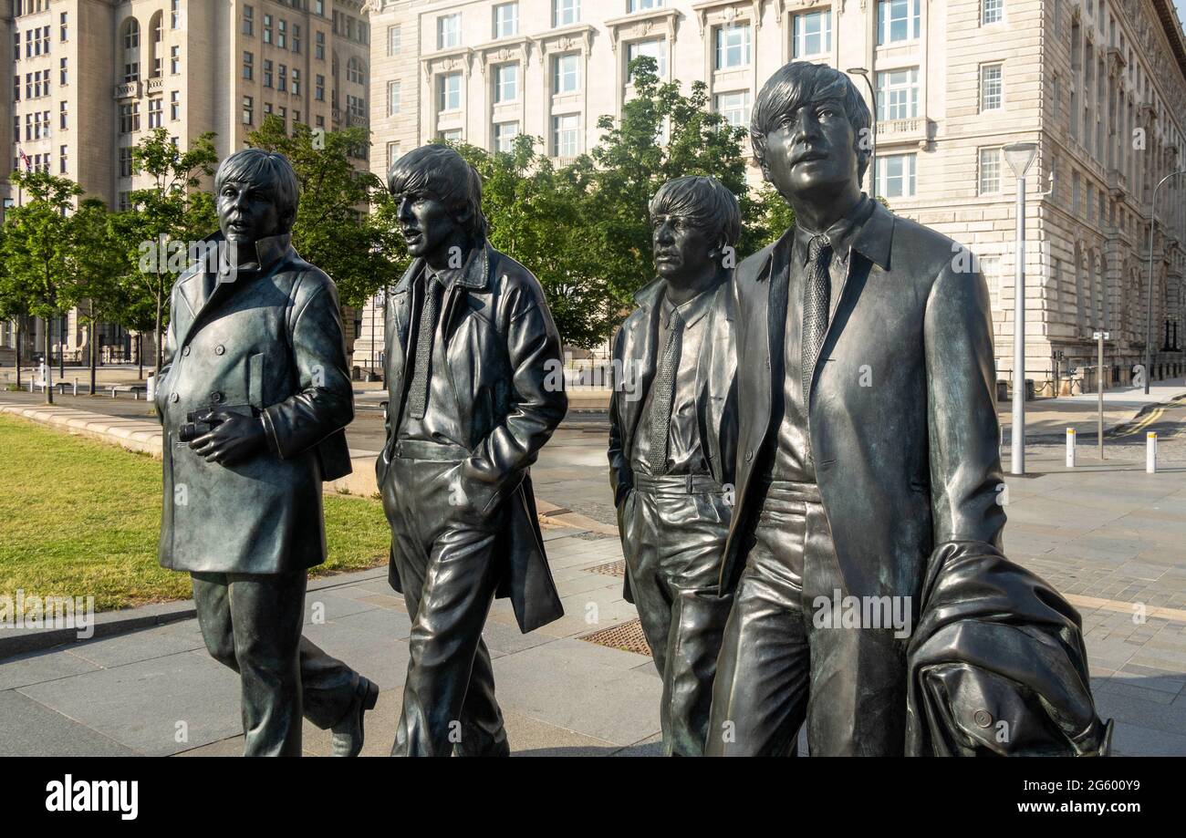 La statua dei Beatles al Pier Head di Liverpool Foto Stock