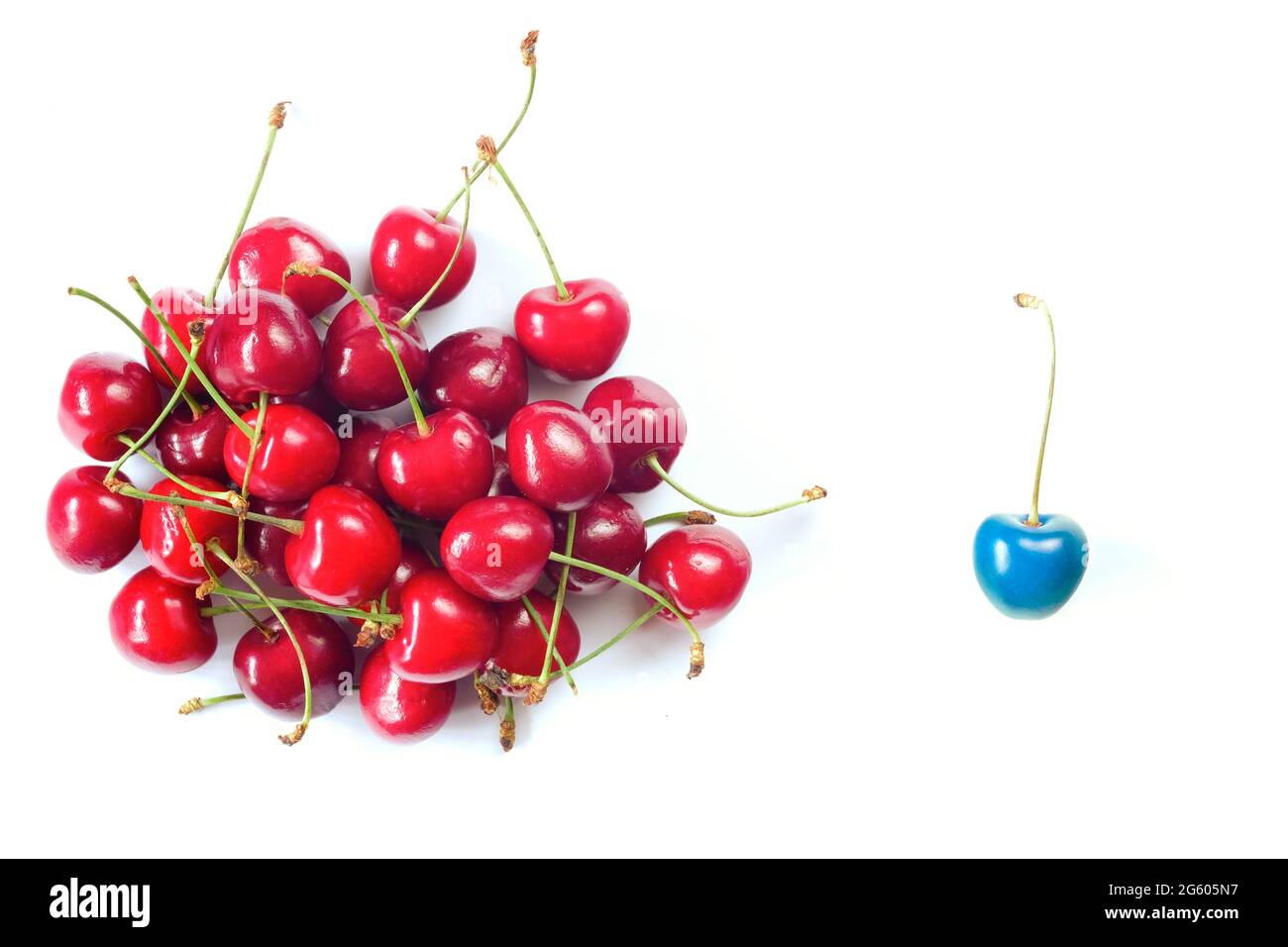 Metafora aziendale,soluzione,innovazione,idea,consulenza, mazzo di ferriti con un colore blu ciliegia, disposizione piatta, buon spazio di copia Foto Stock