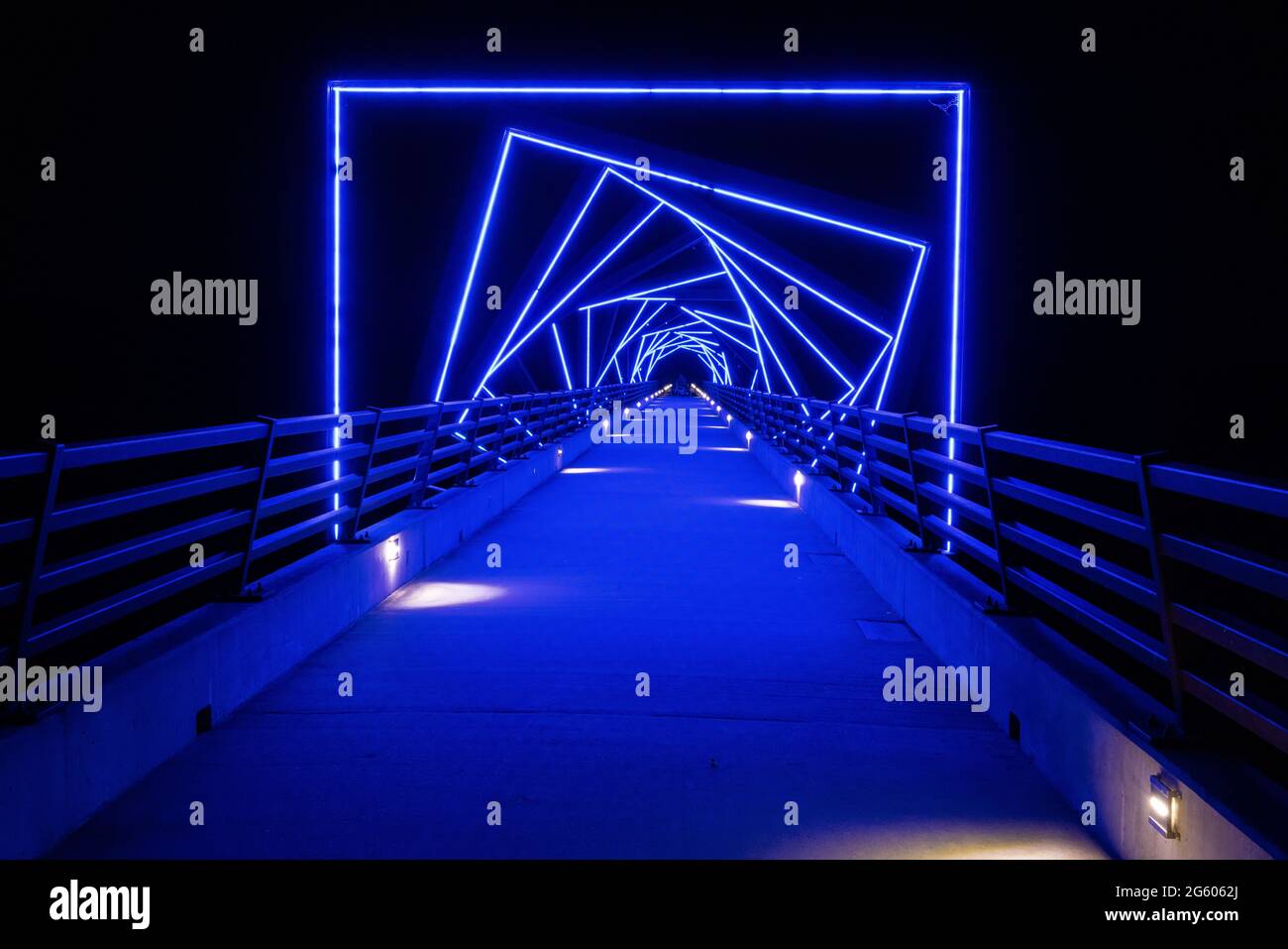 High Trestle Bike Trail Bridge illuminato di notte Foto Stock