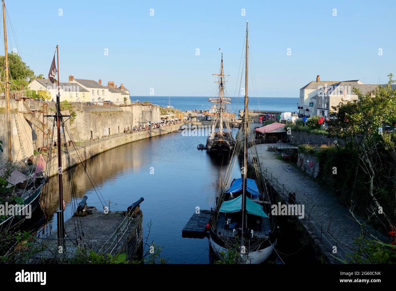 Tall Ships ormeggiate nello storico porto di Charlestown, St Austell, Cornovaglia Foto Stock