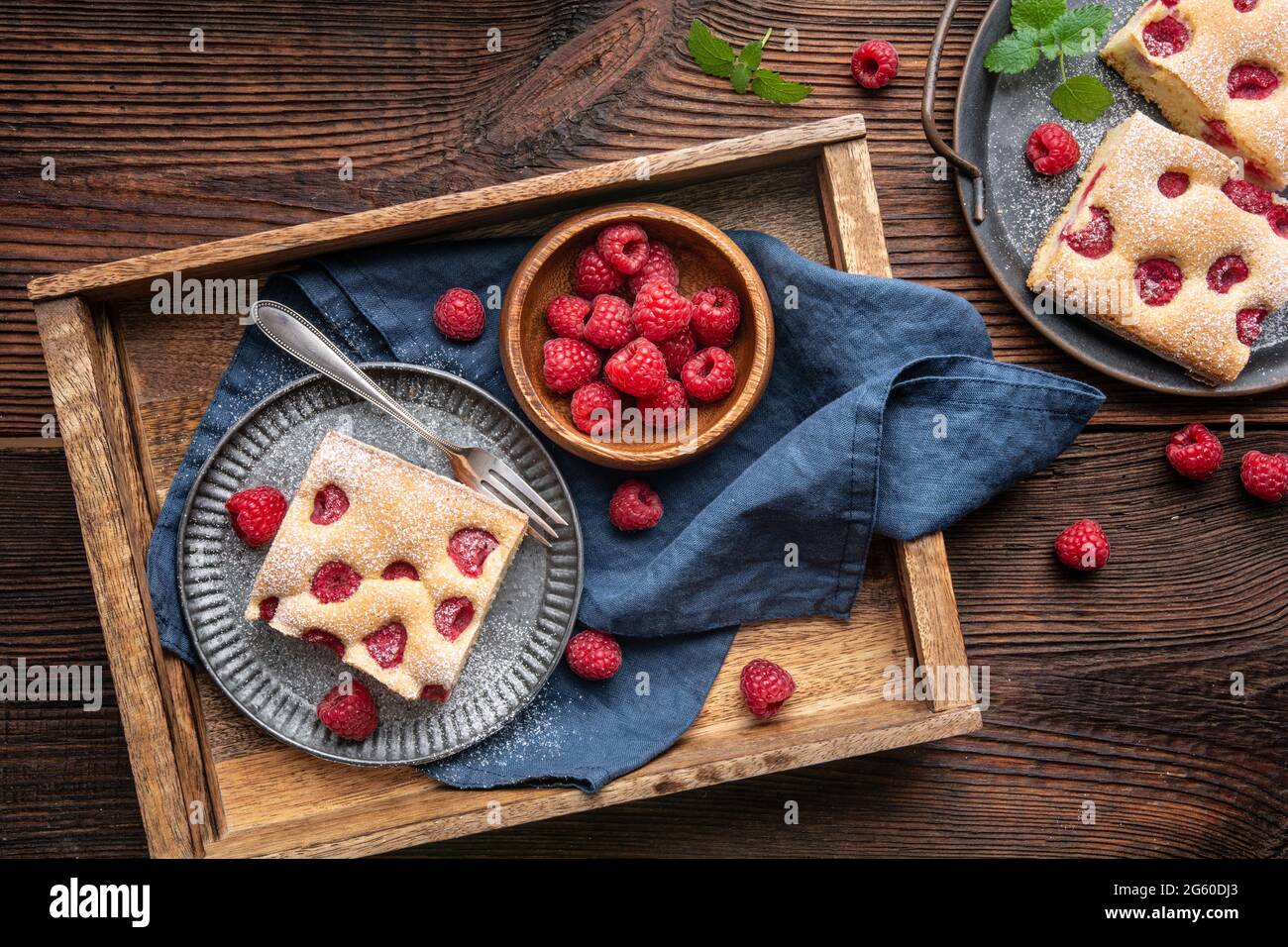Torta fruttata di lamponi conosciuta come Bubanina cosparsa di zucchero in polvere Foto Stock