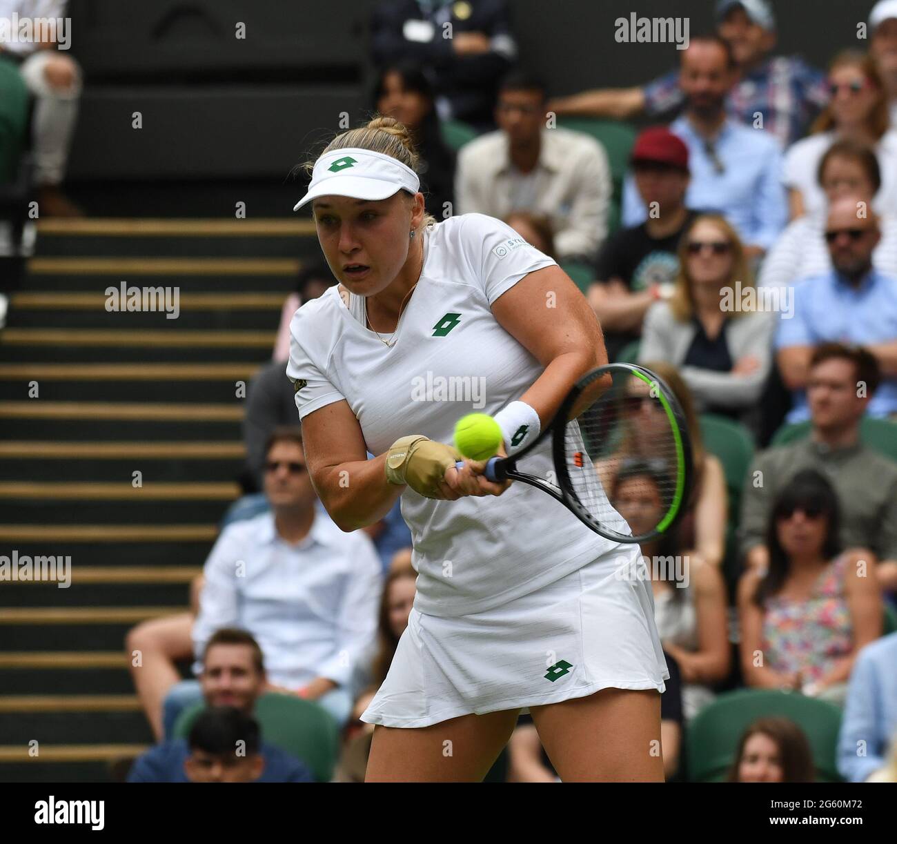 Londra, GBR. 01 luglio 2021. London Wimbledon Championships Day 4 01/07/2021 Anna Blinkova in seconda partita contro Ashleigh Barty (AUS) Credit: Roger Parker/Alamy Live News Foto Stock