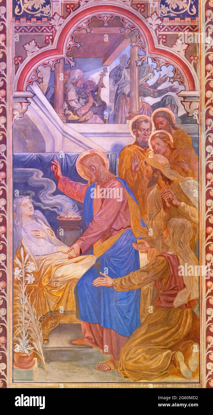 VIENNA, AUSTIRA - JUNI 24, 2021: Affresco della salita della figlia di Giairo nella chiesa di Votivkirche dei fratelli Carl e Franz Jobst Foto Stock