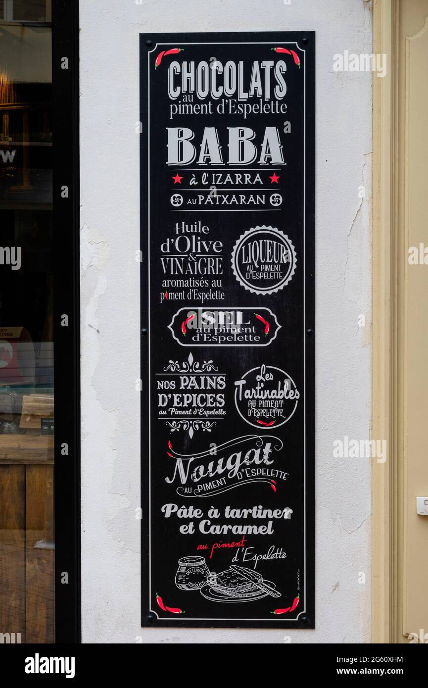 Francia, Pyrénées-Atlantiques (64), Pays Basque, Biarritz, centro negozio di cibo regionale Foto Stock