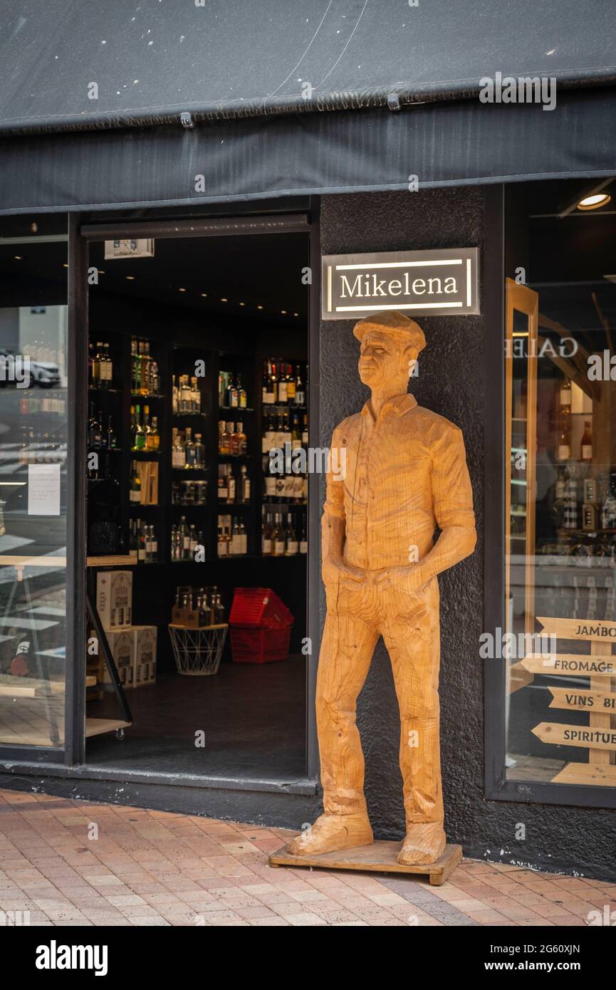 Francia, Pyrénées-Atlantiques (64), Pays Basque, Biarritz, centro negozio di cibo regionale Foto Stock