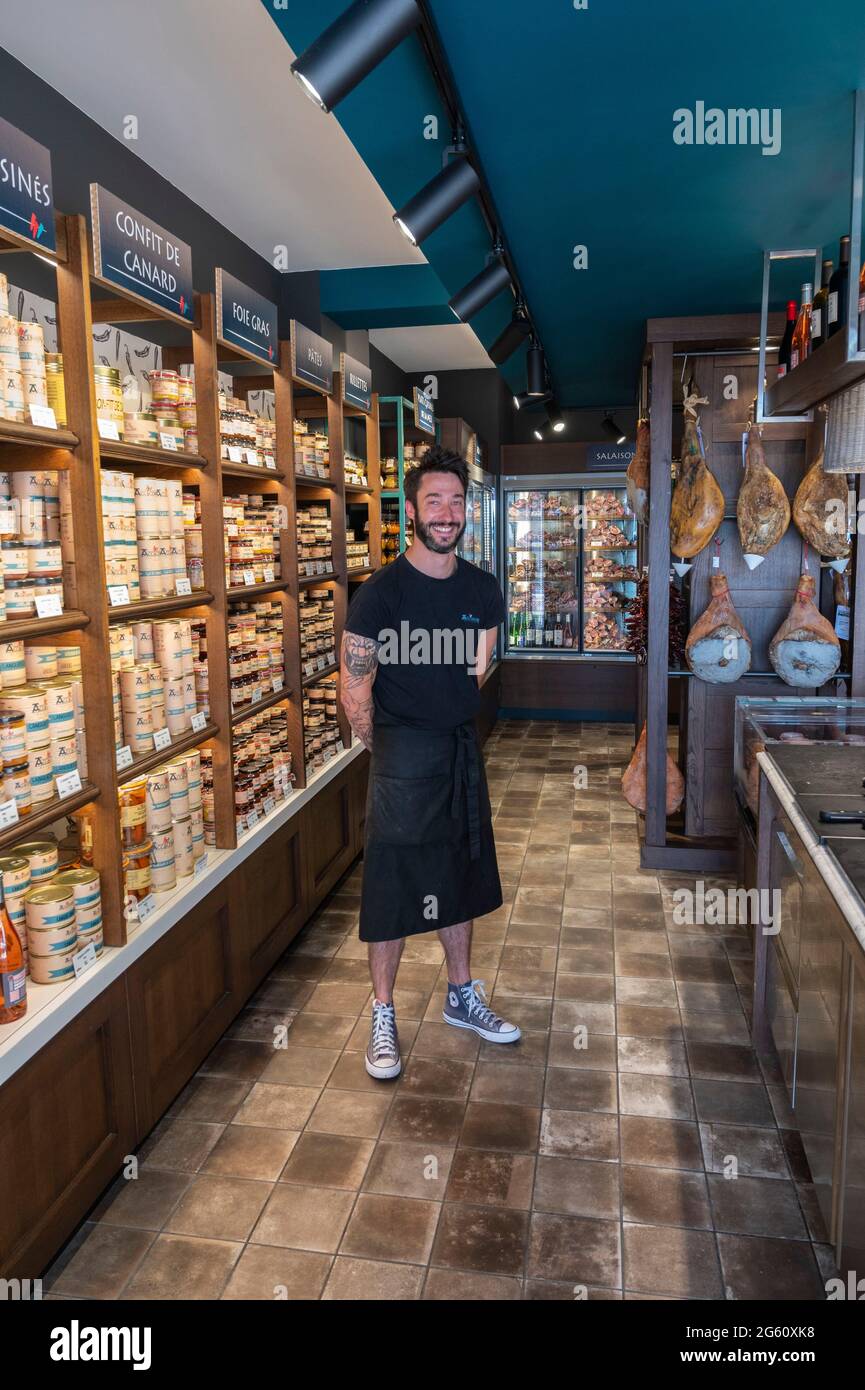 Francia, Pyrénées-Atlantiques (64), Pays Basque, Biarritz, centro negozio di cibo regionale Foto Stock