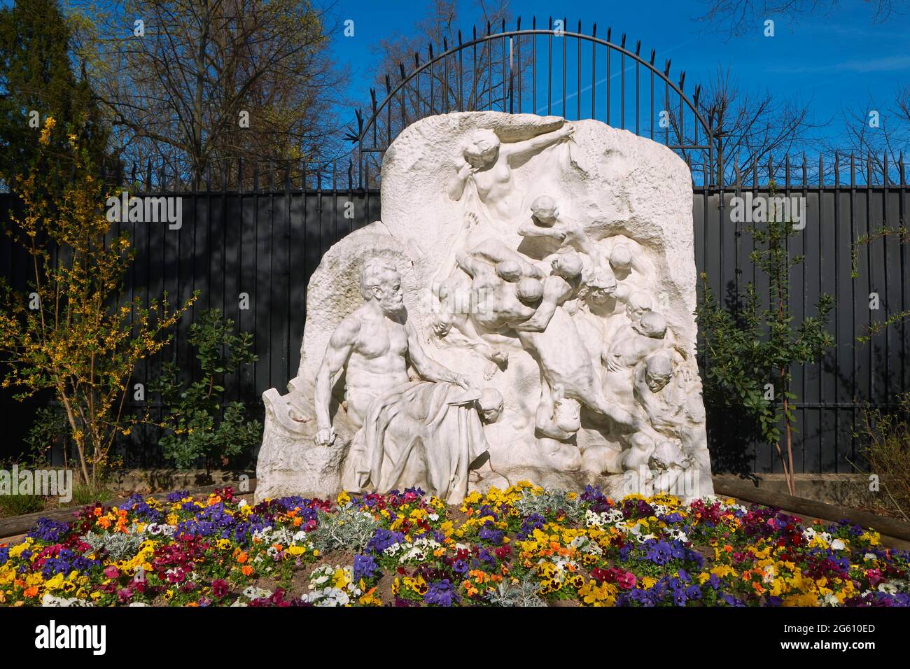 Francia, Parigi, Jardin du Ranelagh, visione del poeta, alto rilievo in marmo di Georges Bareau in omaggio a Victor Hugo Foto Stock