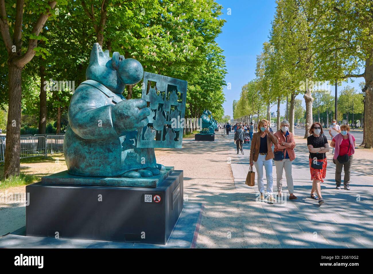 Francia, Parigi, Champs Elysees Avenue, The Cat di Philippe Geluck, mostra itinerante all'aperto le Chat deambule Foto Stock
