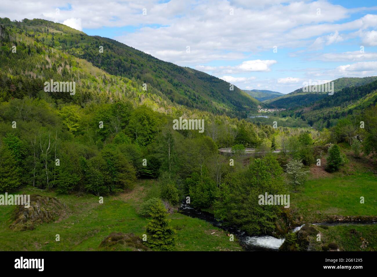 Francia, Alto Reno, Sewen, lago di Sewen, villaggio, Dal lago di Alfeld Foto Stock