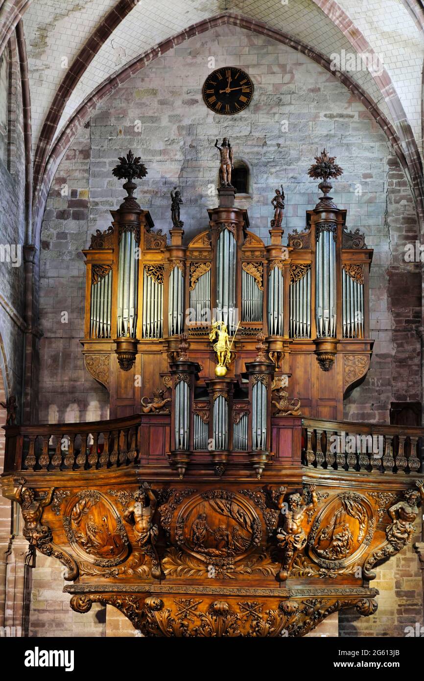 Francia, Haute Saône, Luxeuil les Bains, San Colombano abbey, Saint Pierre basilica datata XIII-XIV secolo, organo 1617 Foto Stock