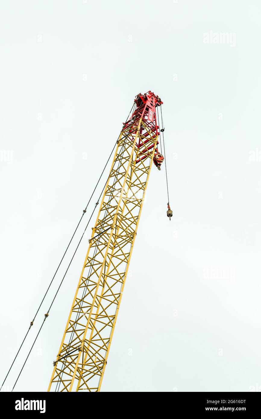 Guardando al dettaglio di un braccio per gru da cantiere, Regno Unito Foto Stock