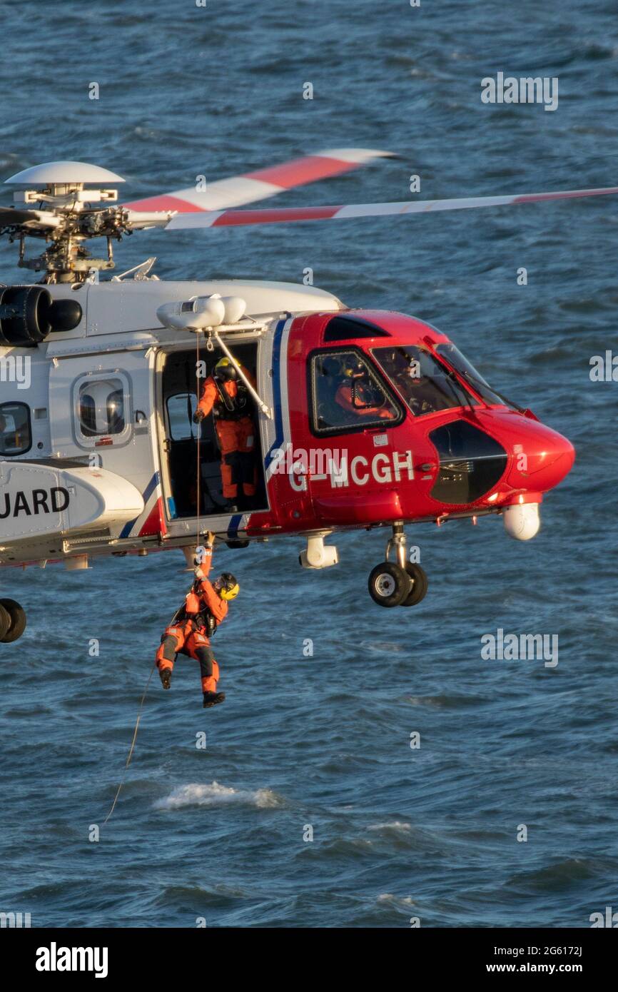 Sikorsky S-92a esercizio di guardia costiera nella costa dello Yorkshire. Foto Stock