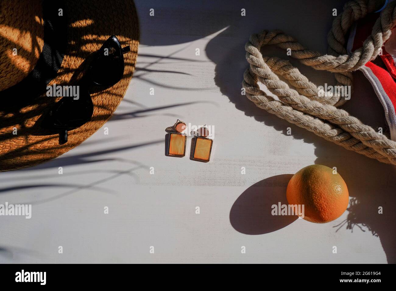 Orecchini di frutta immagini e fotografie stock ad alta risoluzione - Alamy