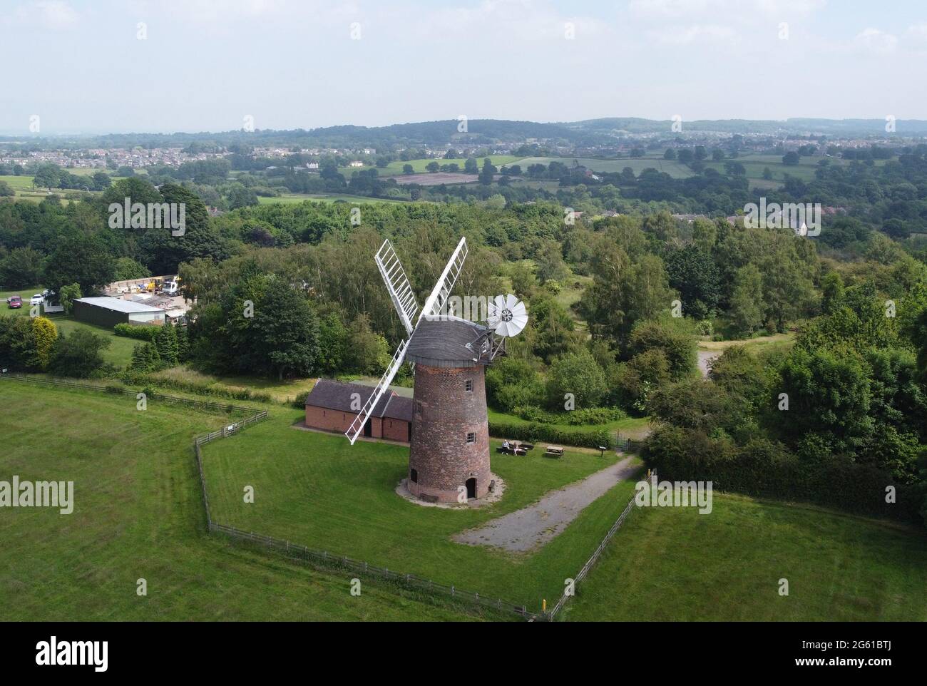 Swannington, Leicestershire, Regno Unito. 1 luglio 2021. Una vista aerea di Hough Mill. Swannington è un ex villaggio minerario situato tra Coalville e AS Foto Stock