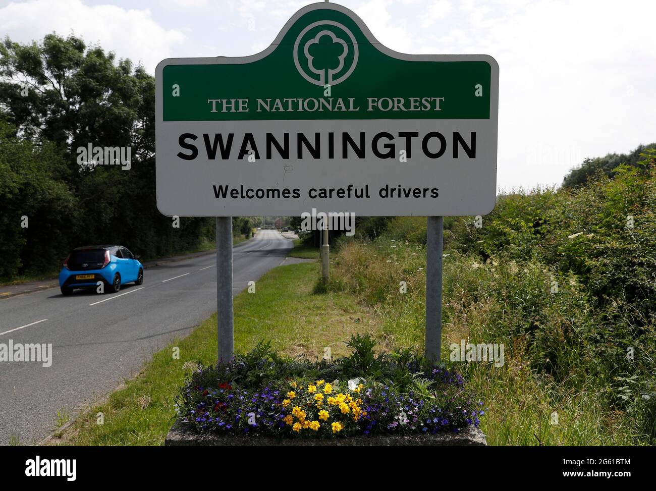 Swannington, Leicestershire, Regno Unito. 1 luglio 2021. Un cartello dà il benvenuto ai conducenti attenti. Swannington è un ex villaggio minerario situato tra Coalville e. Foto Stock