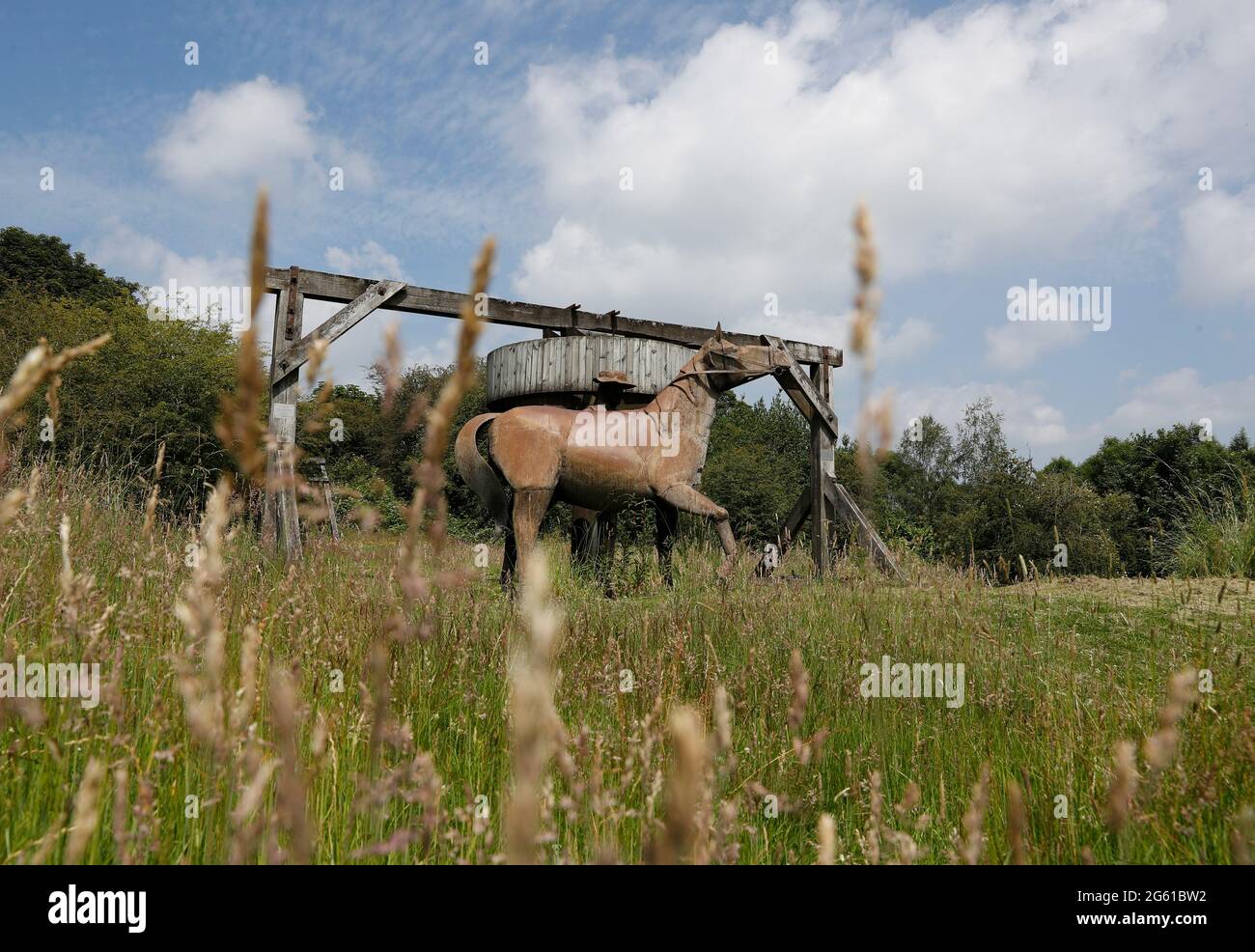 Swannington, Leicestershire, Regno Unito. 1 luglio 2021. Una replica gin cavallo si trova sul sito di una ex buca di carbone. Swannington è un ex villaggio minerario si Foto Stock