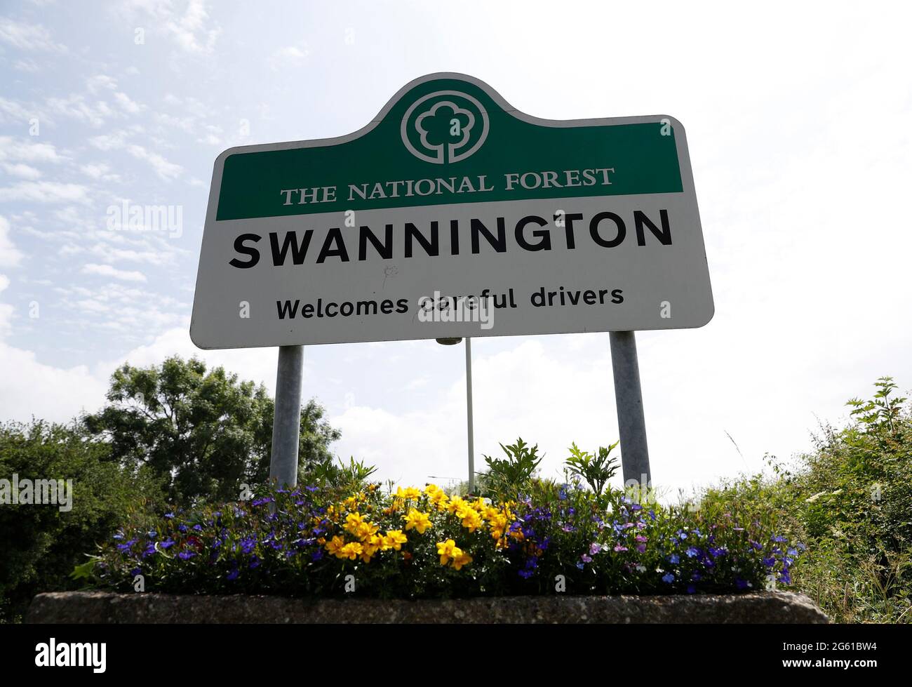 Swannington, Leicestershire, Regno Unito. 1 luglio 2021. Un cartello dà il benvenuto ai conducenti attenti. Swannington è un ex villaggio minerario situato tra Coalville e. Foto Stock