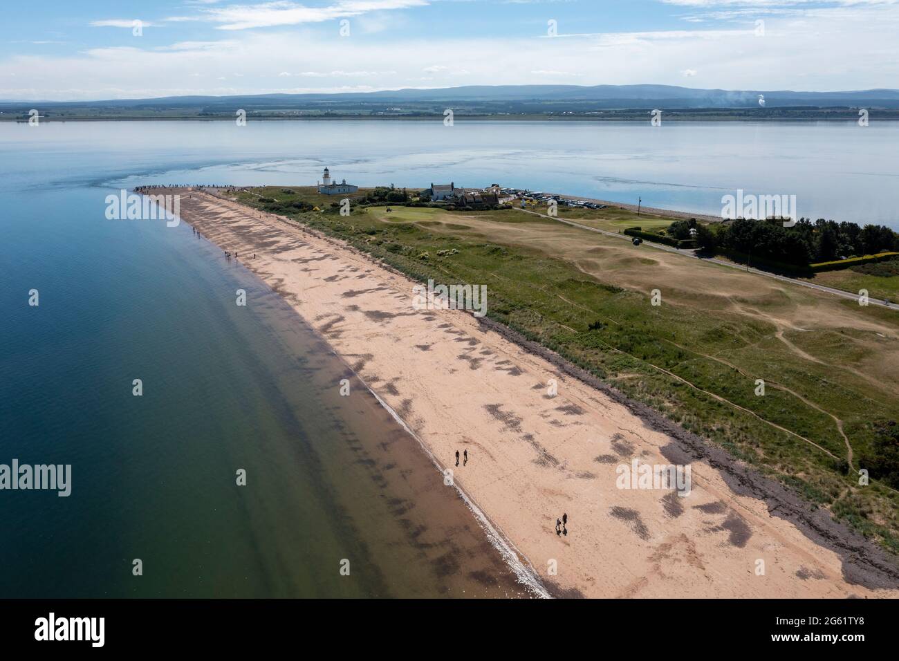 Vista aerea della penisola di Chanonry Point sulle rive del Moray Firth vicino ai villaggi di Fortrose & Rosemarkie, sulla Black Isle, Scozia, Regno Unito. Foto Stock