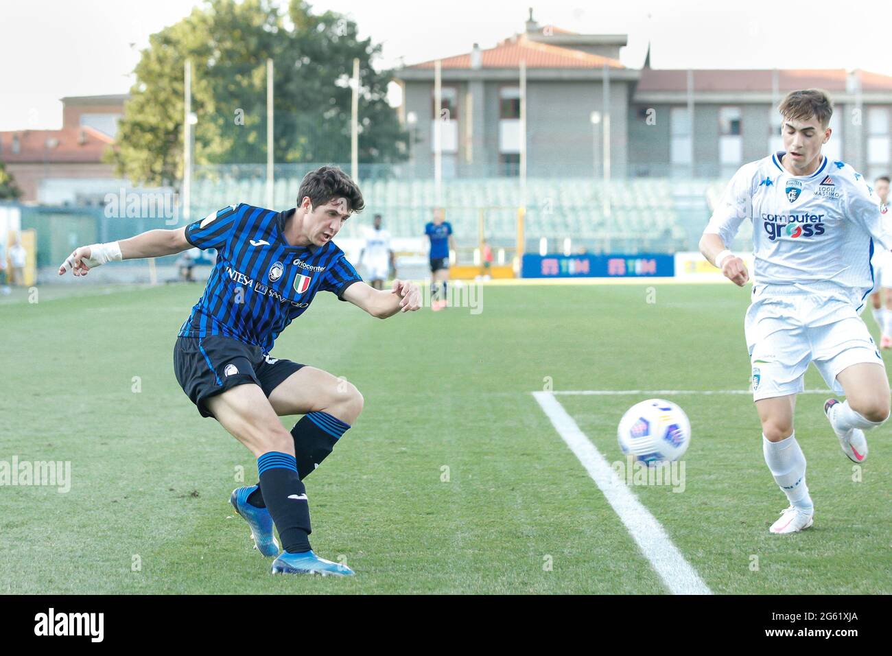 Italia, Sassuolo, 30 2021 giugno: Guillaume Philippe Renault (centrocampista Atalanta) cross shot nella seconda metà durante la partita di calcio ATALANTA vs EMPOLI, Final Primavera1 2020-2021, stadio Ricci (Foto di Fabrizio Andrea Bertani/Pacific Press) Credit: Pacific Press Media Production Corp./Alamy Live News Foto Stock