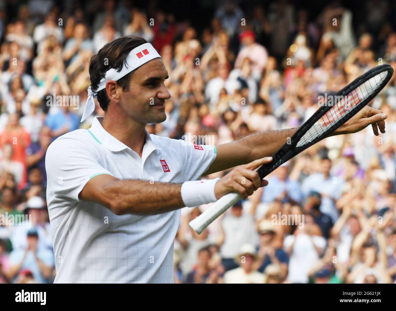 Londra, GBR. 01 luglio 2021. London Wimbledon Championships Day 4 01/07/2021 Roger Federer (sui) vince la seconda partita Credit: Roger Parker/Alamy Live News Foto Stock